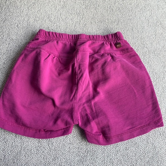 Tea collection magenta shorts size 4 - Picture 4 of 4